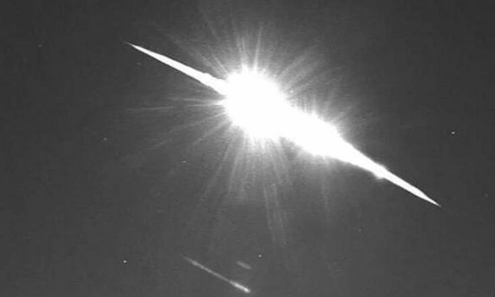 Bρετανία: «Μπάλα φωτιάς» φώτισε τον ουρανό